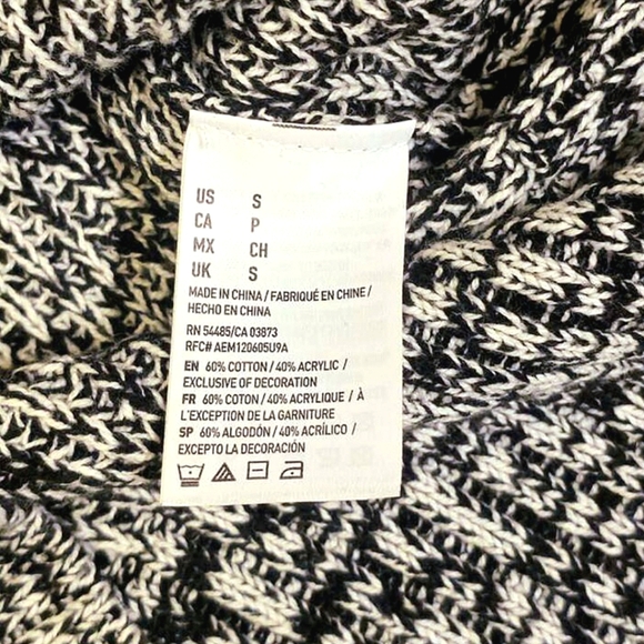 NWT! American Eagle Black and White Heathered Knit Sweater Women's Size Small - Picture 12 of 12